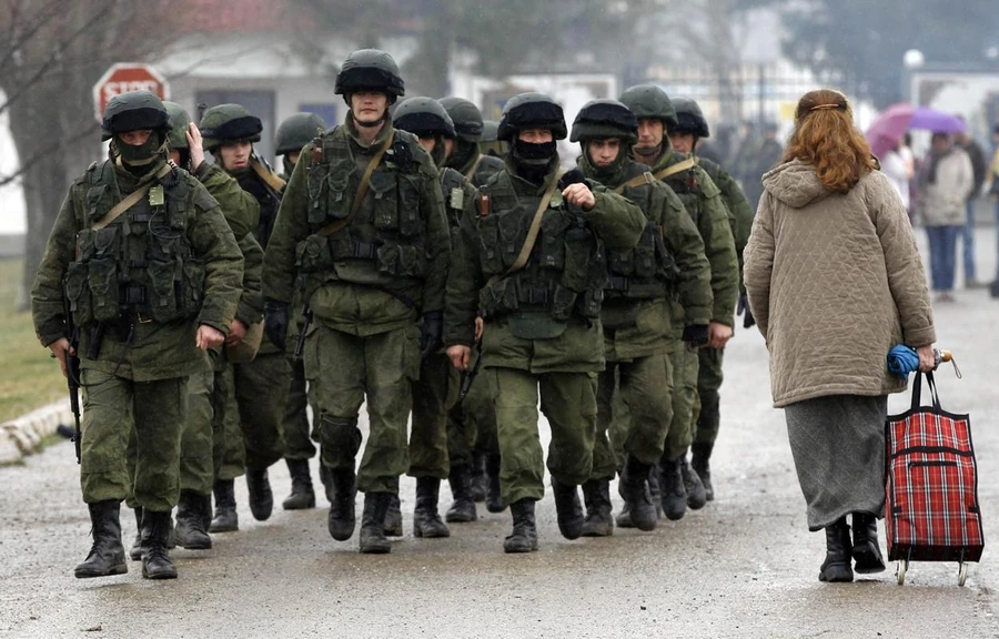 Lực lượng tự vệ Crimea thân Nga ở bán đảo này (Nguồn: Reuters)