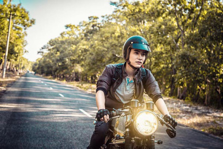 Hòa Minzy, Rocker Nguyễn sánh đôi đến mừng Phạm Anh Duy - Ảnh 3 Hoa Minzy, Rocker Nguyen sanh doi den mung Pham Anh Duy - Anh 3