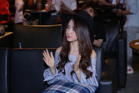 Hòa Minzy, Rocker Nguyễn sánh đôi đến mừng Phạm Anh Duy - Ảnh 8 Hoa Minzy, Rocker Nguyen sanh doi den mung Pham Anh Duy - Anh 8