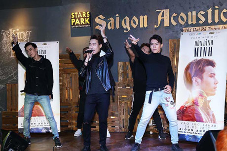 Hòa Minzy, Rocker Nguyễn sánh đôi đến mừng Phạm Anh Duy - Ảnh 11 Hoa Minzy, Rocker Nguyen sanh doi den mung Pham Anh Duy - Anh 11