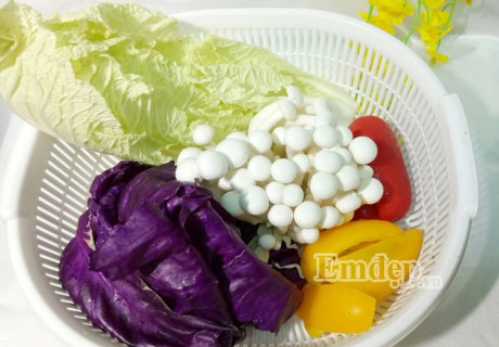 Rau xao ngu sac ruc ro cho bua com nam moi - Anh 2