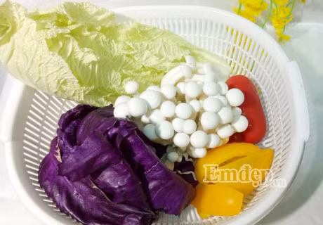 Rau xao ngu sac ruc ro cho bua com nam moi - Anh 2