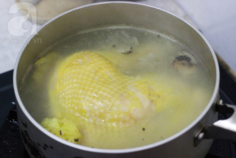 Dau nam vao bep nau bun thang cho 1 nam thang tien - Anh 3