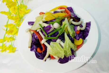 Rau xao ngu sac ruc ro cho bua com nam moi - Anh 5