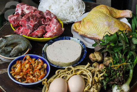 Dau nam vao bep nau bun thang cho 1 nam thang tien - Anh 2