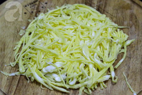 Dau nam vao bep nau bun thang cho 1 nam thang tien - Anh 9