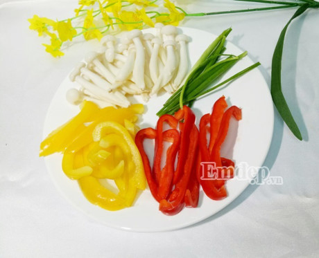 Rau xao ngu sac ruc ro cho bua com nam moi - Anh 3