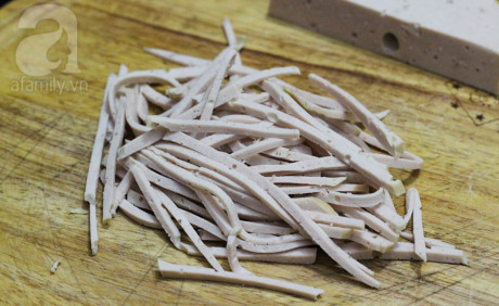 Dau nam vao bep nau bun thang cho 1 nam thang tien - Anh 11