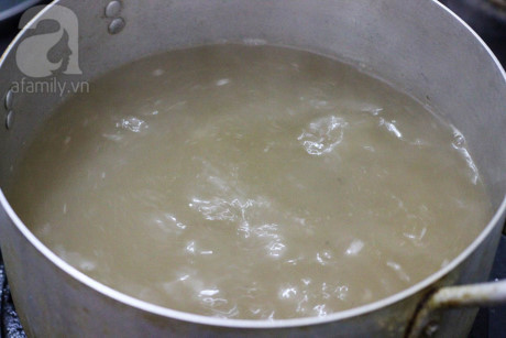 Dau nam vao bep nau bun thang cho 1 nam thang tien - Anh 8