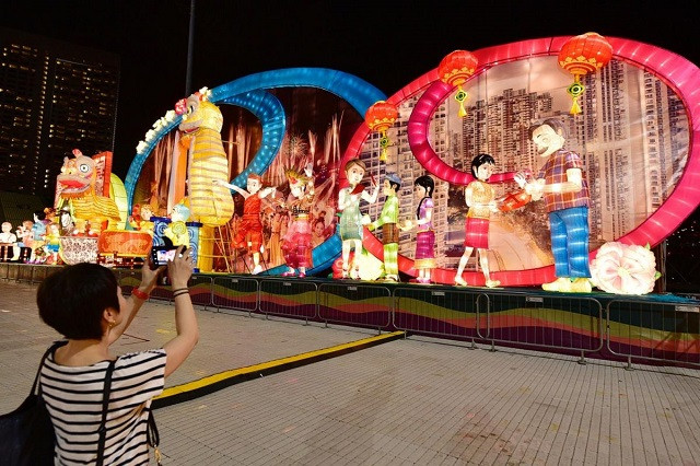 Du khách chụp những hình ảnh trang trí ở Singapore Du khách chụp những hình ảnh trang trí ở Singapore