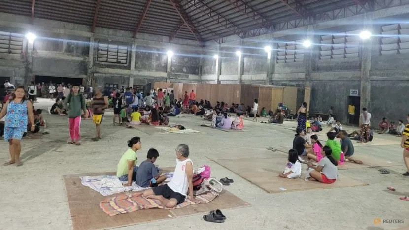 Người dân tập trung tại một trung tâm sơ tán sau trận động đất ở Hinatuan, Surigao del Sur, Philippines, ngày 2/12/2023. Người dân tập trung tại một trung tâm sơ tán sau trận động đất ở Hinatuan, Surigao del Sur, Philippines, ngày 2/12/2023.