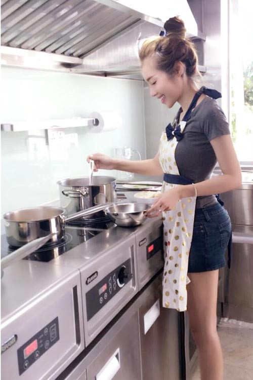 Elly Trần trổ tài vào bếp khiến fan thán phục ảnh 3 elly tran tro tai vao bep khien fan than phuc - 3