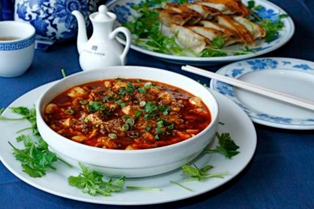 Đậu phụ chưng thịt bò: Chỉ mất khoảng 15 phút, bạn đã có một món đậu phụ chưng thịt bò cay cay tuyệt ngon. Ảnh: J. Kenji López-Alt. Đậu phụ hấp thịt: Đậu phụ hấp với xốt thịt băm xào cùng nấm và hỗn hợp nước tương xì dầu, dầu hàu, và bột ngô. Ảnh: Shao Z. Đậu phụ chưng thịt bò: Chỉ mất khoảng 15 phút, bạn đã có một món đậu phụ chưng thịt bò cay cay tuyệt ngon. Ảnh: J. Kenji López-Alt. Đậu phụ hấp thịt: Đậu phụ hấp với xốt thịt băm xào cùng nấm và hỗn hợp nước tương xì dầu, dầu hàu, và bột ngô. Ảnh: Shao Z.