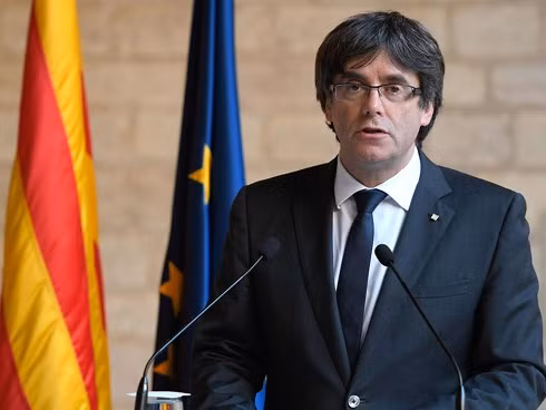 Nghị viện Catalonia đang cố tìm mọi cách đưa ông Carles Puigdemont vào vị trí người đứng đầu chính quyền vùng này. Ảnh: Independent