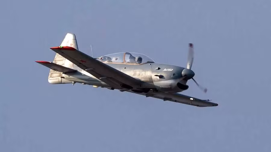 Máy bay huấn luyện Yak-152.