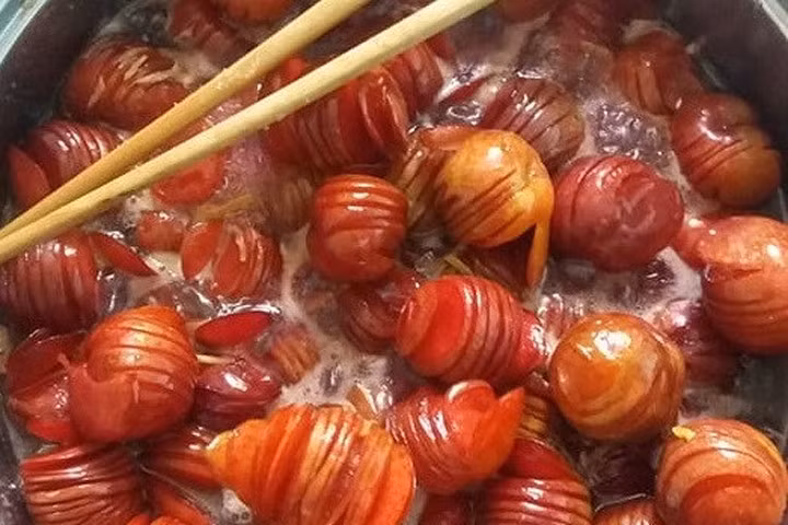 Mùa mận hậu chín rộ, làm siro mận nhanh mà không tốn kém