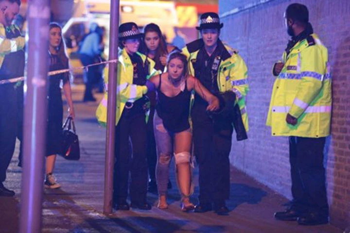 Vụ đánh bom liều chết tại sân vận động Manchester Arena khiến 22 người thiệt mạng. Ảnh: The Guardian. 