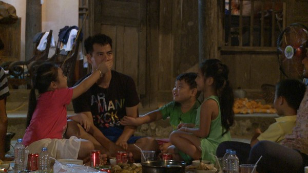 Con gái Minh Khang khóc nức nở vì áy náy với các em 7 Con gái Minh Khang khóc nức nở vì áy náy với các em 7