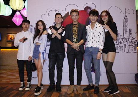 Tóc Tiên khoe vai trần, eo thon đến chúc mừng Soobin Hoàng Sơn - Ảnh 5 Toc Tien khoe vai tran, eo thon den chuc mung Soobin Hoang Son - Anh 5