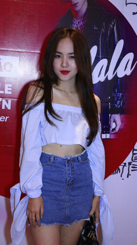 Tóc Tiên khoe vai trần, eo thon đến chúc mừng Soobin Hoàng Sơn - Ảnh 7 Toc Tien khoe vai tran, eo thon den chuc mung Soobin Hoang Son - Anh 7