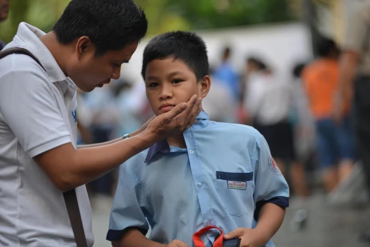 Người Pháp dạy con tôn trọng, người Việt dạy con vâng lời