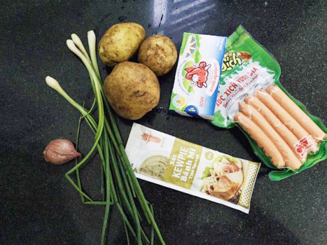 Làm bánh khoai tây viên xúc xích và phô mai đơn giản - Ảnh 1 Lam banh khoai tay vien xuc xich va pho mai don gian - Anh 1