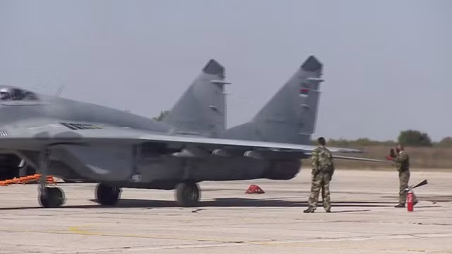 Nga và Serbia rầm rộ tập trận không quân