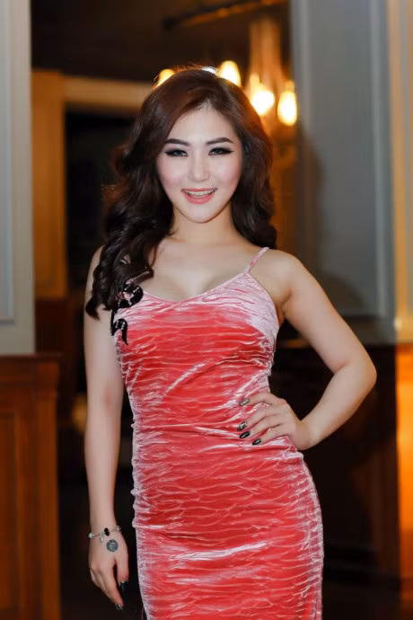 Huong Tram lan dau thu suc hat 