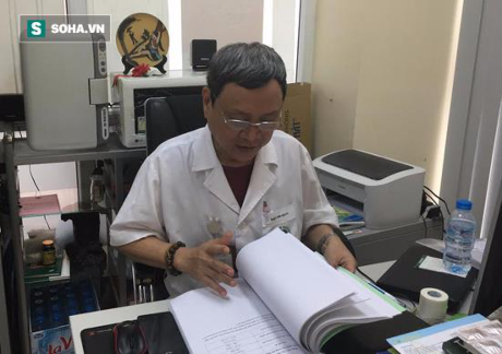 Bác sĩ vẩy tay dịch cân kinh chữa ung thư di căn: Bí quyết 4 chữ T và 5 loại thuốc mới - Ảnh 2 Bac si vay tay dich can kinh chua ung thu di can: Bi quyet 4 chu T va 5 loai thuoc moi - Anh 2