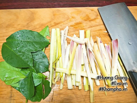 Gà hấp muối sả thơm phức, ăn một lần là mê - Ảnh 2 Ga hap muoi sa thom phuc, an mot lan la me - Anh 2