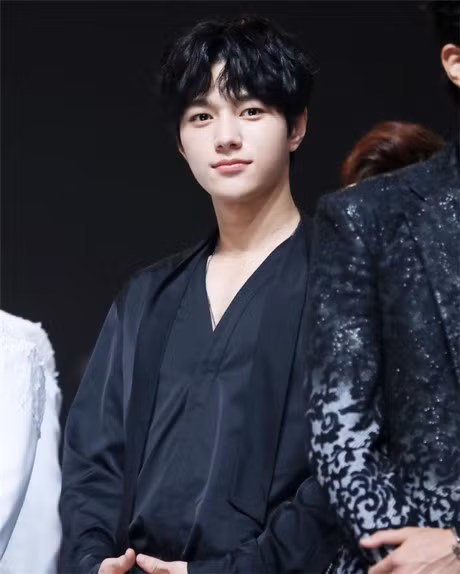 Top 5 than tuong dep trai nhat Han Quoc duoc fan quoc te binh chon - Anh 5