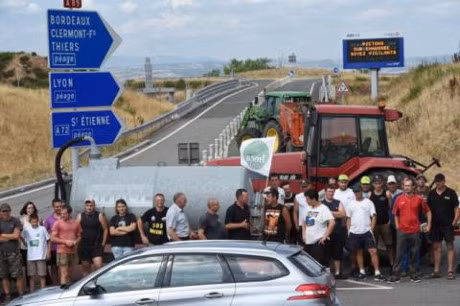 Ba Le Pen muon cai to EU, song hoa binh voi Nga - Anh 3