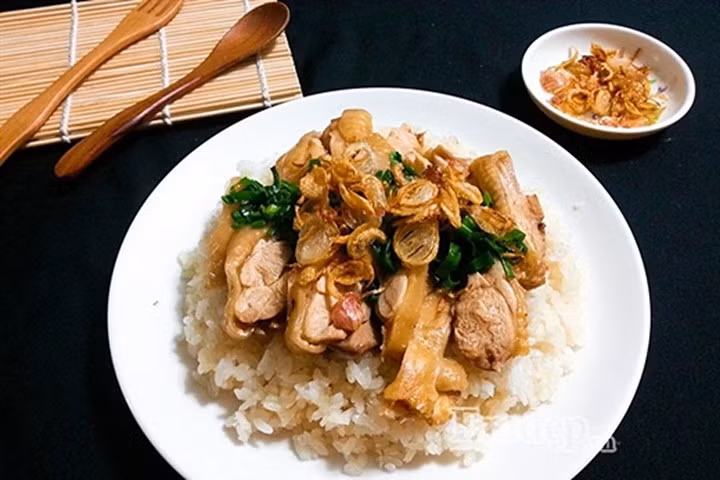 Vào bếp nấu xôi gà ngon tuyệt cho cả nhà ăn sáng