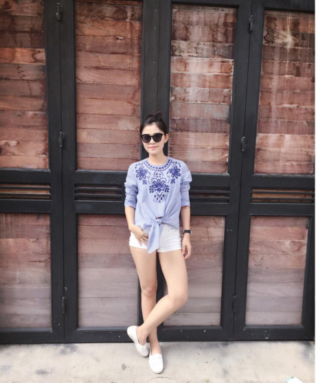Chị gái Chi Pu, bà mẹ hai con U40 quá xinh khiến hot girl ghen tị - Ảnh 6 Chi gai Chi Pu, ba me hai con U40 qua xinh khien hot girl ghen ti - Anh 6