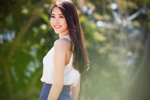 Nu cuoi toa sang cua hoa hau Dang Thu Thao