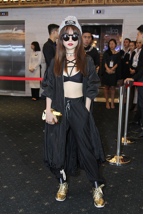 HH Phạm Hương kiêu kỳ xách túi Dior 90 triệu đồng ảnh 13 HH Phạm Hương kiêu kỳ xách túi Dior 90 triệu đồng - 13