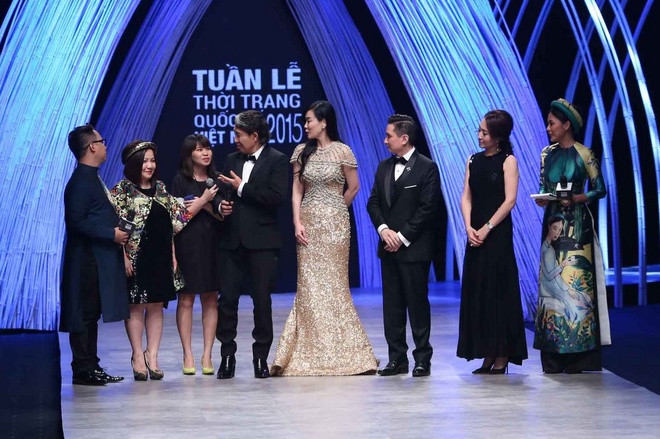 Thanh Hằng mặc áo dài dát vàng giá 1,2 tỷ ảnh 8 Thanh Hằng mặc áo dài dát vàng giá 1,2 tỷ ảnh 8