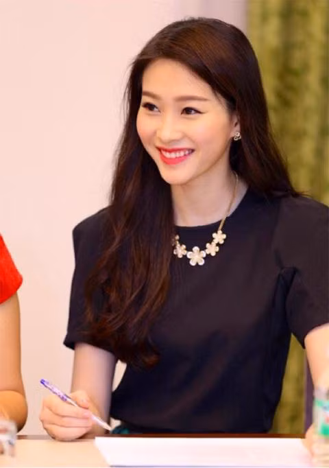 Nu cuoi toa sang cua hoa hau Dang Thu Thao