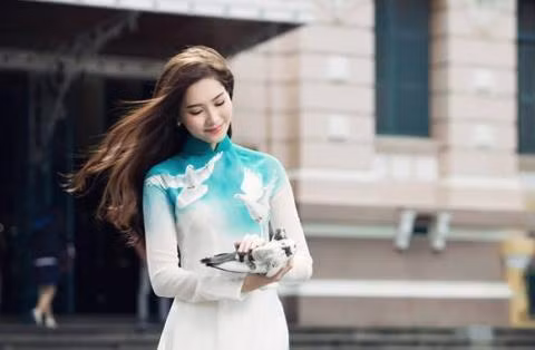 Nu cuoi toa sang cua hoa hau Dang Thu Thao