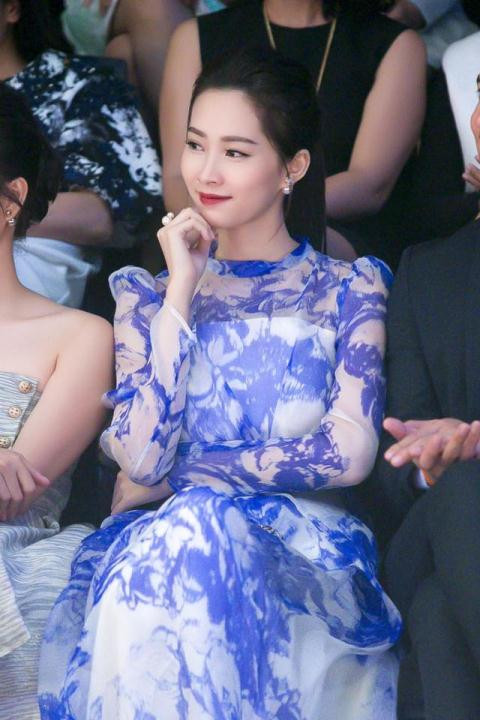 Nụ cười tỏa sáng của hoa hậu Đặng Thu Thảo Nu cuoi toa sang cua hoa hau Dang Thu Thao