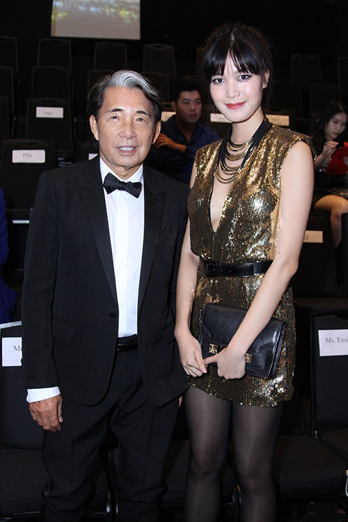 HH Phạm Hương kiêu kỳ xách túi Dior 90 triệu đồng ảnh 8 HH Phạm Hương kiêu kỳ xách túi Dior 90 triệu đồng - 8