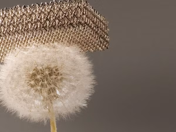 Kim loại nhẹ nhất thế giới