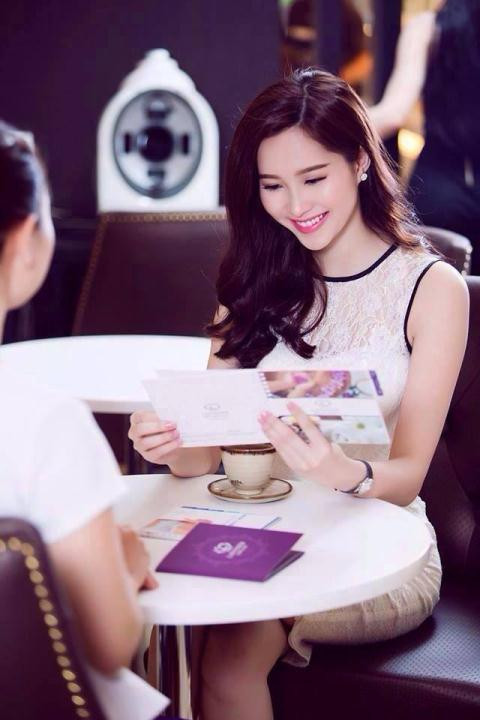 Nụ cười tỏa sáng của hoa hậu Đặng Thu Thảo Nu cuoi toa sang cua hoa hau Dang Thu Thao