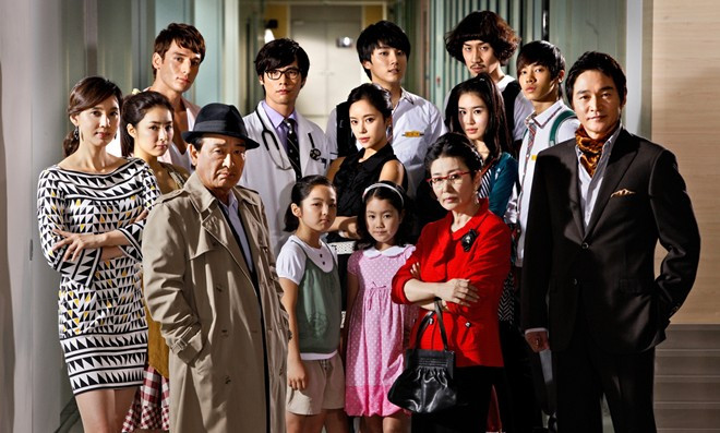 5,6. Appa (아빠) và Umma (엄마) là cách gọi bố mẹ.Tuy nhiên khá nhiều khán giả nước ngoài dễ bị nhầm Oppa (anh) với Appa (bố) do cách phát âm tương đồng.