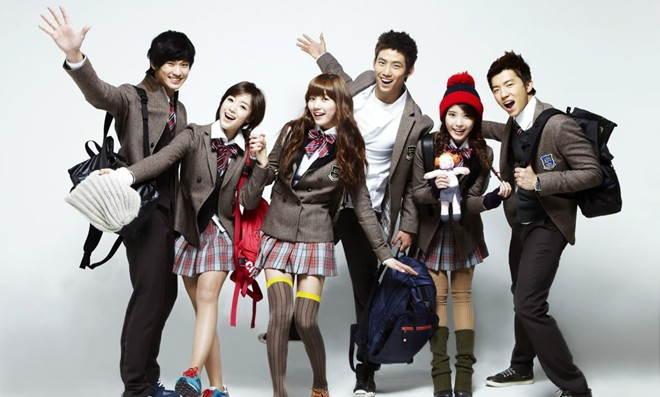 7. Ching-gu (친구): có nghĩa là bạn bè. Cụm từ này thường được dùng để chỉ những người bạn tốt, thân thiết (trong tiếng Hàn, để ám chỉ bạn xấu không dùng từ này).