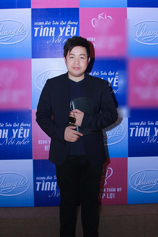 Trong liveshow tới, Quang Lê tiếp tục đầu tư nhiều kinh phí để có một đêm nhạc ấn tượng, đặc sắc ở mọi mặt. Trong liveshow tới, Quang Lê tiếp tục đầu tư nhiều kinh phí để có một đêm nhạc ấn tượng, đặc sắc ở mọi mặt.