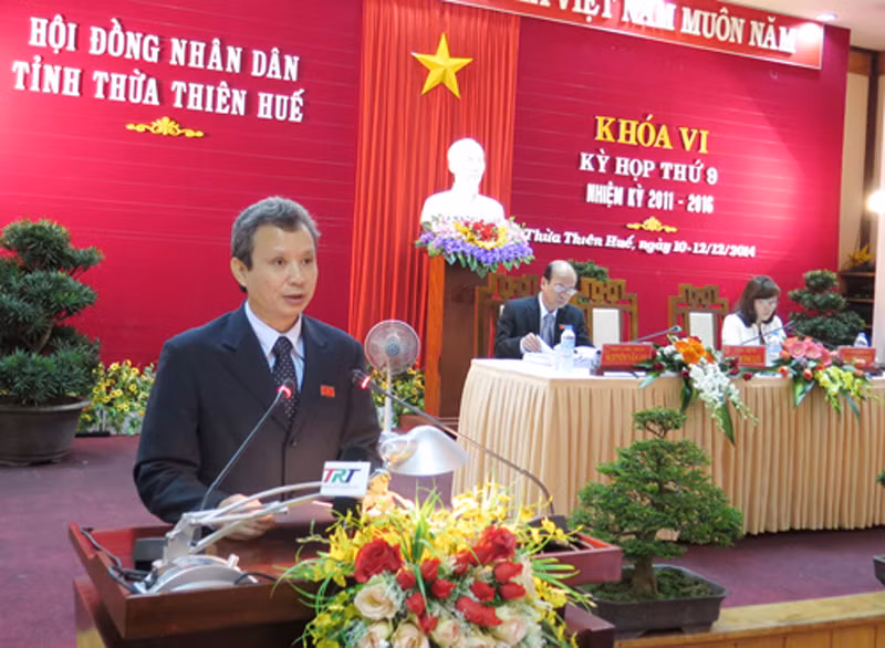 Ông Lê Trường Lưu, Chủ tịch HĐND tỉnh Thừa Thiên – Huế phát biểu khai mạc kỳ họp thứ 9 khóa VI