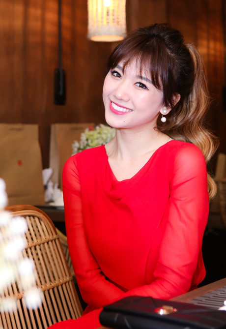 Hari Won diện cây đỏ đọ sắc cùng Nam Em - Ảnh 2 Hari Won dien cay do do sac cung Nam Em - Anh 2