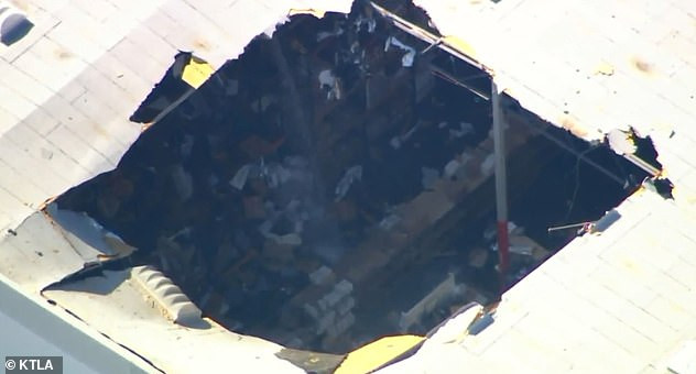 Nhà kho bị thủng một lỗ lớn