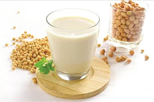 Những người bị bệnh gout không nên uống nhiều sữa đậu nành.